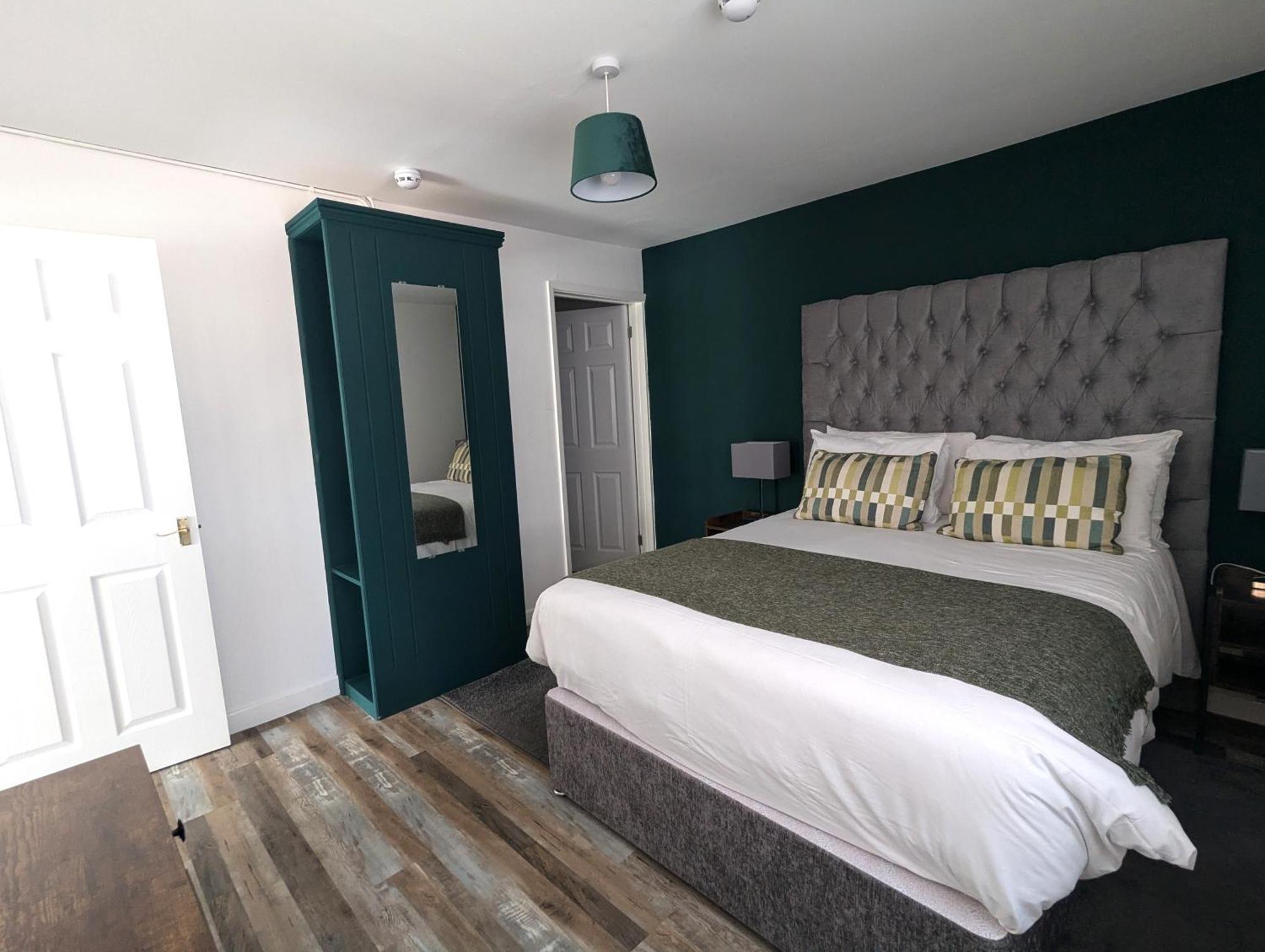 Hotel The By Cefn Tilla *