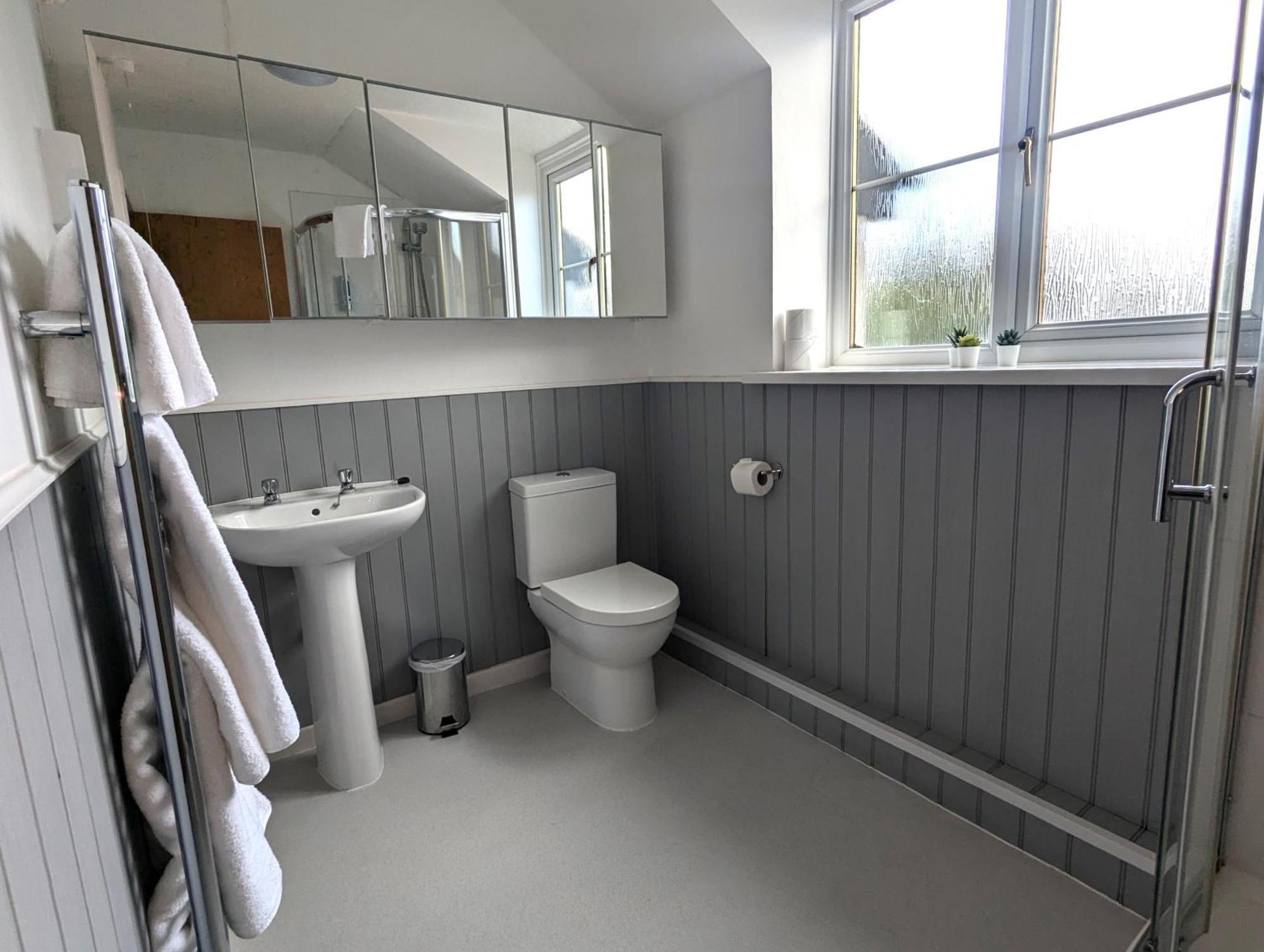 Hotel The By Cefn Tilla